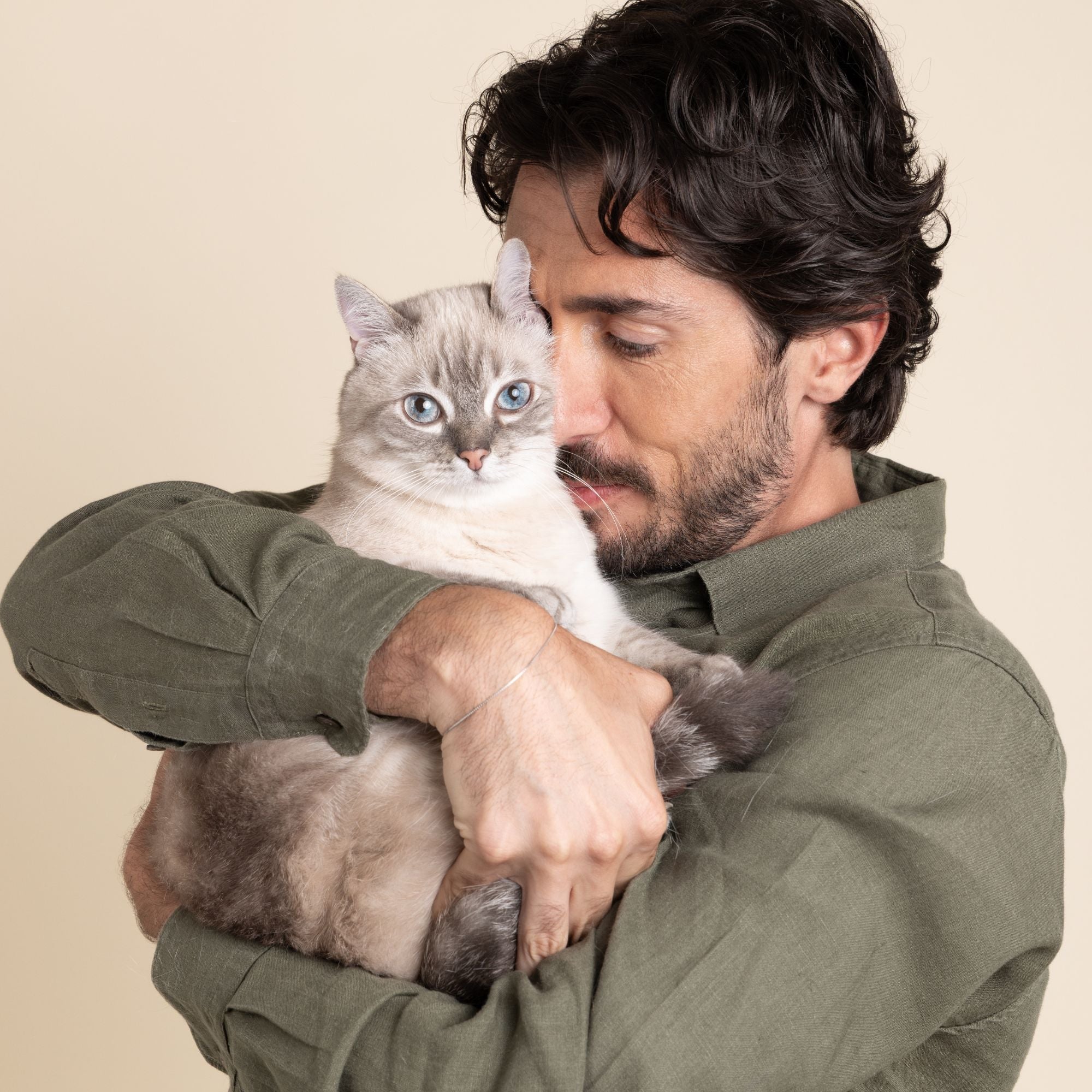 Il gatto sa regolarsi da solo con il cibo?